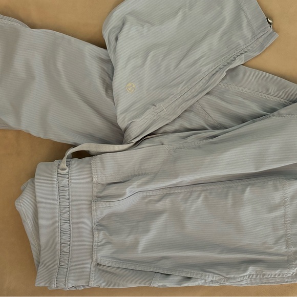 Cropped dance studio baby blue lululemon pants - Picture 3 of 3